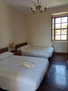 Ένα ή περισσότερα κρεβάτια σε δωμάτιο στο Casa con finca en Pol, Monforte de Lemos +24 φωτογραφίες