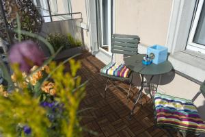 O grădină în afara Boutique Hotel NI-MO