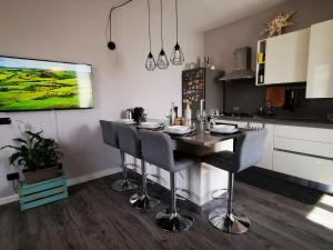 A kitchen or kitchenette at Monte Rosa studios