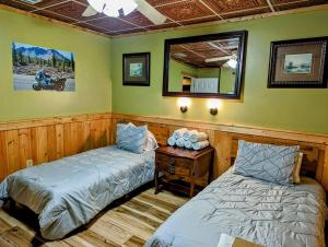 Tempat tidur dalam kamar di Alwar House: A mountain paradise