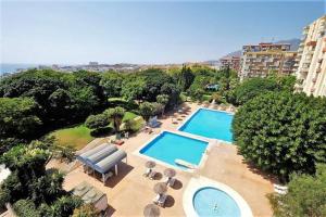 Bazén v ubytovaní Apt céntrico con vistas y piscinas alebo v jeho blízkosti