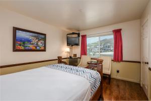 a hotel room with a bed and a window at Casa Mariquita Hotel by Omeo in Avalon