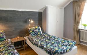 Tempat tidur dalam kamar di Gorgeous Apartment In Sommen With Wifi