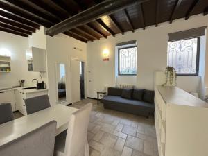 Kuchyň nebo kuchyňský kout v ubytování Loft Matteotti - Studio in centro