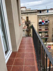 En balkon eller terrasse på Nice 2 rooms apartment in the heart of barcelona
