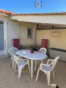 Balkón alebo terasa v ubytovaní maison climatisée à 500m de la plage dans résidence