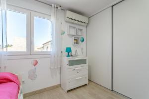 Fotografia z galérie ubytovania Bonita casa en urbanización privada muy cerca del mar y de Alicante v destinácii Gran Alacant