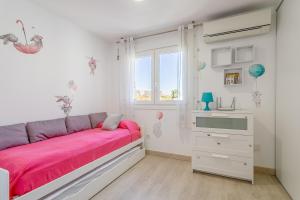 Posteľ alebo postele v izbe v ubytovaní Bonita casa en urbanización privada muy cerca del mar y de Alicante