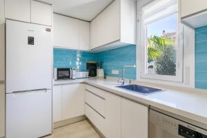 Kuchyňa alebo kuchynka v ubytovaní Bonita casa en urbanización privada muy cerca del mar y de Alicante