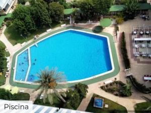 Bazén v ubytování Apartamento entero en la playa san juan Benacantil nebo v jeho okolí