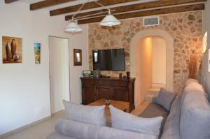 TV a/nebo společenská místnost v ubytování Casa Piedra Mallorca