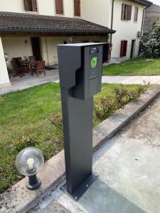 a parking meter sitting on the side of a street at Agriturismo Al Tralcio in Valeggio sul Mincio