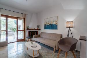 ペフコホリにあるBLACKHAUS PEFKOCHORI CHALKIDIKI Luxury VILLAのギャラリーの写真