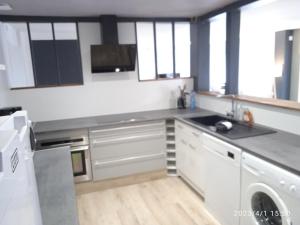 Kuchyňa alebo kuchynka v ubytovaní Gîte Ambroise (proche Puy du fou)