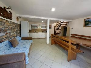 Kuchyň nebo kuchyňský kout v ubytování Котедж Марія