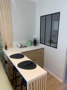 a kitchen with a table and a mirror on the wall at Bow window surplombant le marché de Dieppe in Dieppe