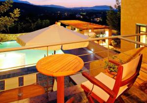Fotografie z fotogalerie ubytování Ariadne - Apokoron Villa with 2 Large Private Pools and Great Views v destinaci Gavalochori
