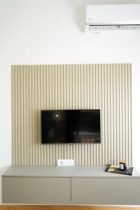 Μια τηλεόραση ή/και κέντρο ψυχαγωγίας στο Tolevski Apartments, Bitola