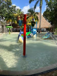Bazén v ubytování Hotel Plaza Caribe nebo v jeho okolí