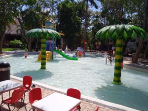 Bazén v ubytování Hotel Plaza Caribe nebo v jeho okolí