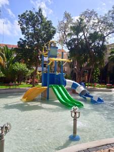 Bazén v ubytování Hotel Plaza Caribe nebo v jeho okolí