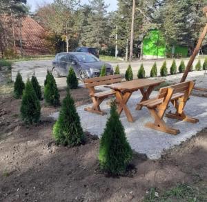 A garden outside APARTMAN FEELING