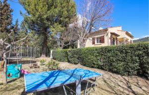 Κήπος έξω από το 2 Bedroom Stunning Apartment In Gemenos