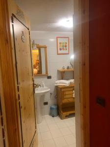 a bathroom with a sink and a mirror at Appartamento del Lele in La Thuile