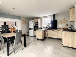 Kuchyň nebo kuchyňský kout v ubytování Maison piscine proche La Rochelle + 5 fotografií