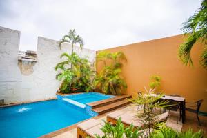 Bazén v ubytování BLAZE Hotel & Suites Puerto Vallarta nebo v jeho okolí