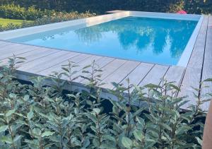 a swimming pool on top of a house at Luxe vakantiewoning, Maison Masko, tussen Brugge en Oostende in Jabbeke