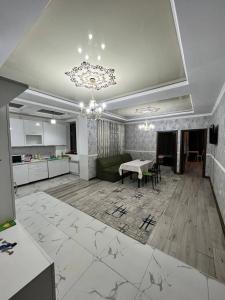 Lobby/Rezeption in der Unterkunft 3-room apartment Diamond city on Mukaya Elebaeva 2