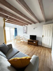 a living room with a couch and a table at Beautiful cottage in March/Cambridgeshire in March