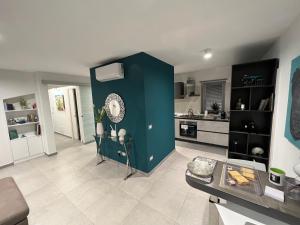 Kuchyňa alebo kuchynka v ubytovaní "I MORI LUXORY APARTMENTS" - Attico mansardato con incantevole vista mare