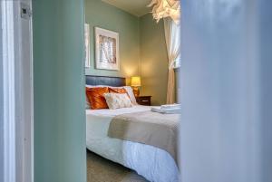 Tempat tidur dalam kamar di CAPRI 13 SA - Contemporary 2 bedroom house in Loughborough with free parking, Close to Loughborough University & M1 Motorway