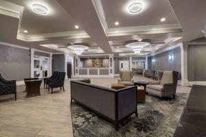 Comfort Inn & Suites Plattsburgh - Morrisonville的休息区