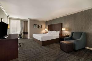 Comfort Inn & Suites Plattsburgh - Morrisonville客房内的一张或多张床位