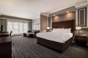 Comfort Inn & Suites Plattsburgh - Morrisonville客房内的一张或多张床位