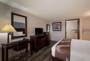 TV a/nebo společenská místnost v ubytování Quality Inn & Suites Round Rock