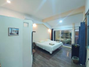 a bedroom with a bed and a large window at LUNA DE MIEL con aire acondicionado in Mazunte