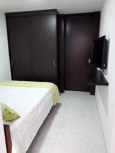 A bed or beds in a room at Coliving Cali