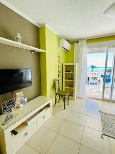 un salon avec vue sur l'océan dans l'établissement Ventana al Mediterráneo, à Jávea 15 autres photos