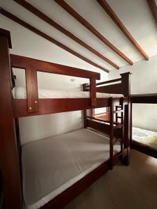 a room with two bunk beds in a room at Apartasol Santafe de Antioquia 15 in Santa Fe de Antioquia