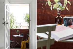 una mesa con un jarrón y una mesa con una ventana en Art Deco Hideaway - St Kilda, en Melbourne 7 fotos más