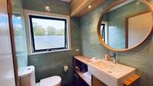 Grape Juice Retreat Rustic romantic gateway 5mins to beaches & town 욕실