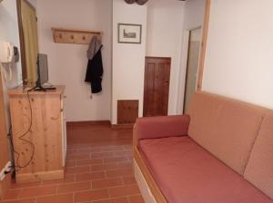 a living room with a couch and a tv at Rifugio Rustico Relax in Parco Privato - free parking - privacy TG4 in Castel del Piano