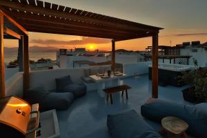 Posedenie v ubytovaní The Nine Graces - Agios Prokopios Beach Apartments -Option with terrace and jacuzzi