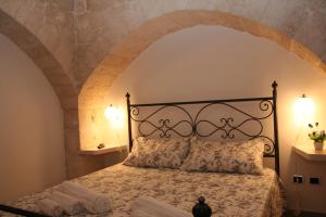 Una cama o camas en una habitación de La Dimora Gigante