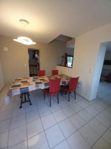 Zdjęcie z galerii obiektu Bouczen, la maison familiale pour vos vacances. 10 min du ZOO de beauval. 5 minutes de saint aignan. w mieście Noyers-sur-Cher