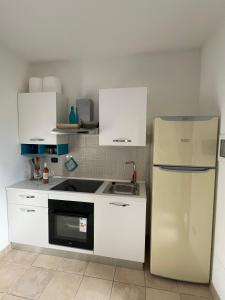 A kitchen or kitchenette at Casa Vacanza SUN & RELAX